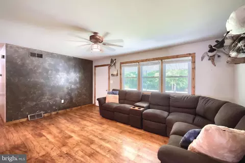 Entry Way - 155 4th St, Mount Wolf, PA 17347 photo 2 of 4