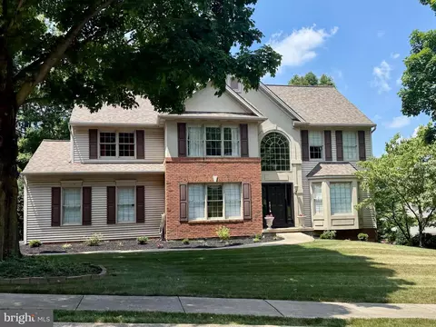 410 Sarah Woods Dr, Red Lion, PA 17356