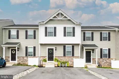 225 Holstein Dr, Hanover, PA 17331
