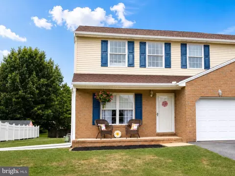 1990 Wyatt Cir, Dover, PA 17315