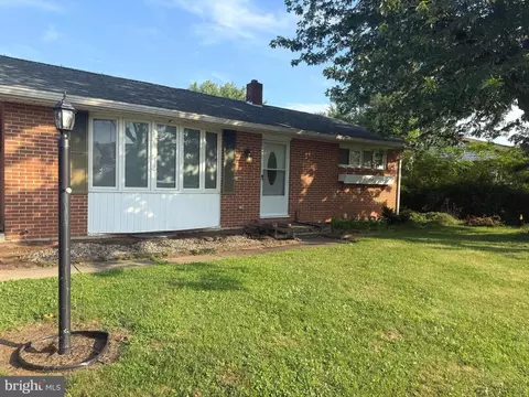 2410 Berkshire Ln, Dover, PA 17315