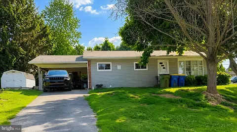 2070 Sandalwood Ct, York, PA 17404