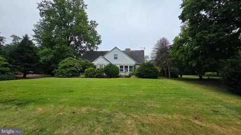 76 S Main St, Stewartstown, PA 17363