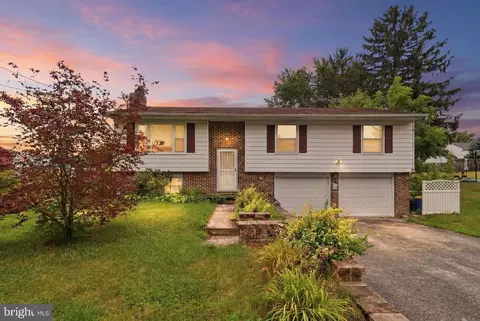 2708 Sunset Ln, York, PA 17408