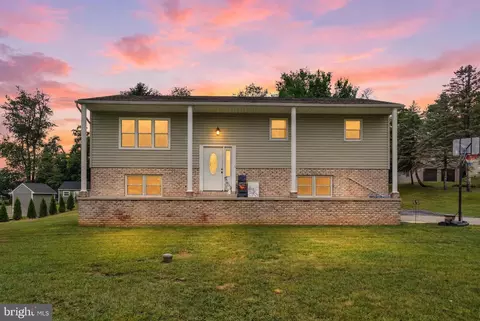 836 Elham Dr, York, PA 17406