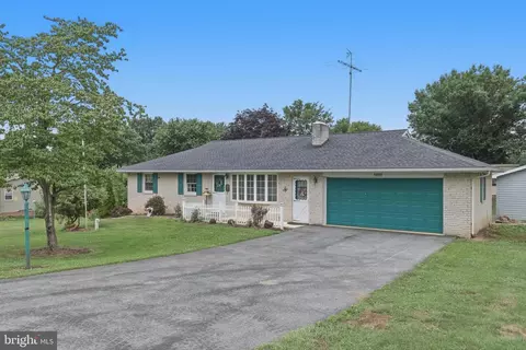 5893 Ambau Rd, Spring Grove, PA 17362