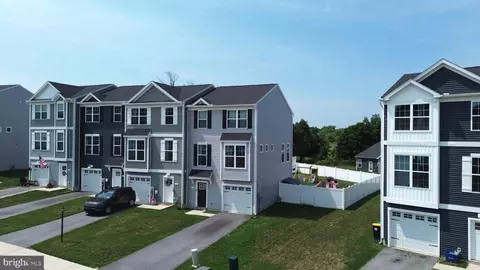 32 Coop Ln, Hanover, PA 17331