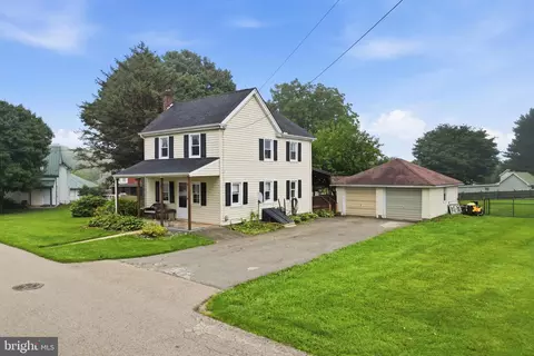 6 Church St, Stewartstown, PA 17363