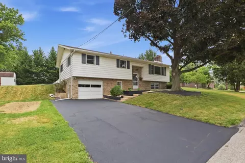 137 Ridgefield Dr, York, PA 17403