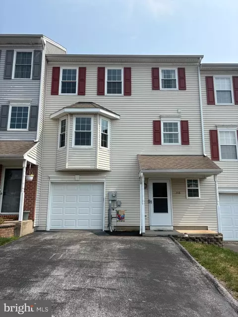208 Country Ridge Dr, Red Lion, PA 17356