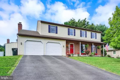 205 Knob Creek Ln, York, PA 17402