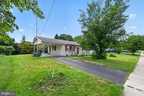 52 Roth Church Rd, Spring Grove, PA 17362