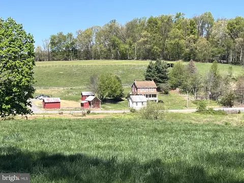 5048 Hildebrand Rd, Glen Rock, PA 17327