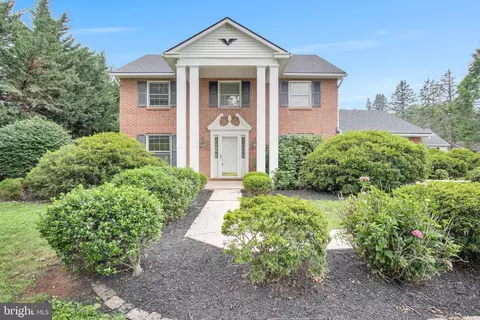 811 Greenbriar Rd, York, PA 17404
