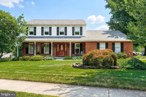 2896 Olde Field Dr, York, PA 17408