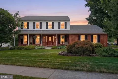 2896 Olde Field Dr, York, PA 17408