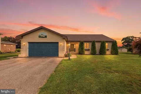 2884 Sunset Dr, Dallastown, PA 17313