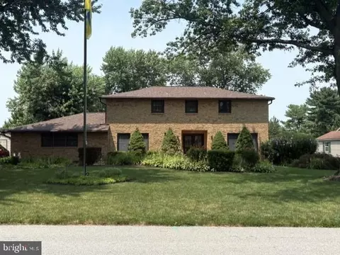 995 Detwiler Dr, York, PA 17404