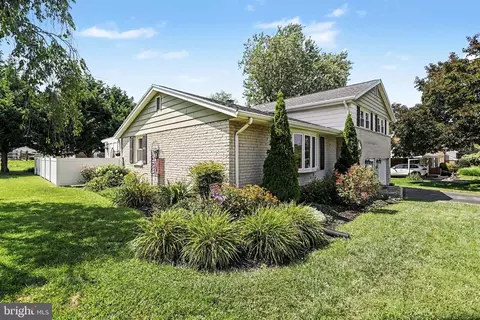 398 Folkstone Way, York, PA 17402