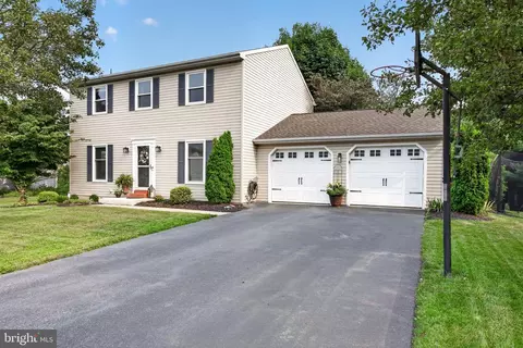 432 White Rose Ln, York, PA 17402