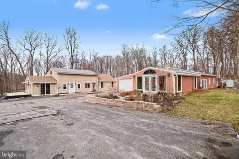 19717 Five Forks Rd, New Freedom, PA 17349