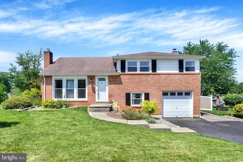 970 Sundale Dr, York, PA 17402