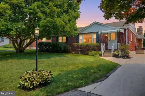 2135 Pleasant View Dr, York, PA 17406