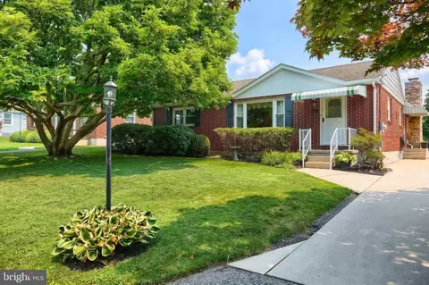 2135 Pleasant View Dr, York, PA 17406