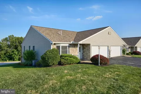 2451 Pin Oak Dr #58, York, PA 17406