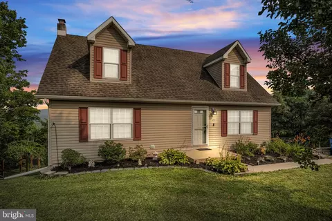 25 Rainbow Trl, Wellsville, PA 17365