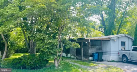 563 Pine Dr, York, PA 17406