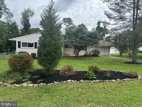 490 Pine Ridge Cir, Lewisberry, PA 17339
