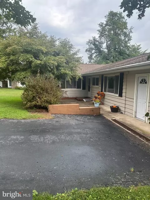 490 Pine Ridge Cir, Lewisberry, PA 17339
