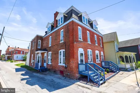 Exterior - 131 E 133 E Chestnut St, Hanover, PA 17331 photo 1 of 11