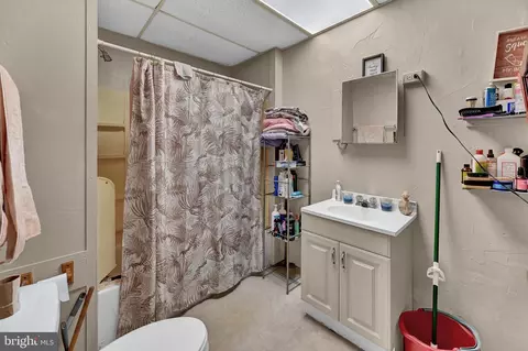 Bath - 131 E 133 E Chestnut St, Hanover, PA 17331 photo 2 of 3