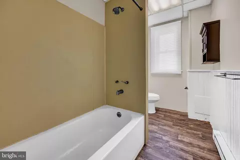 Bath - 131 E 133 E Chestnut St, Hanover, PA 17331 photo 3 of 3