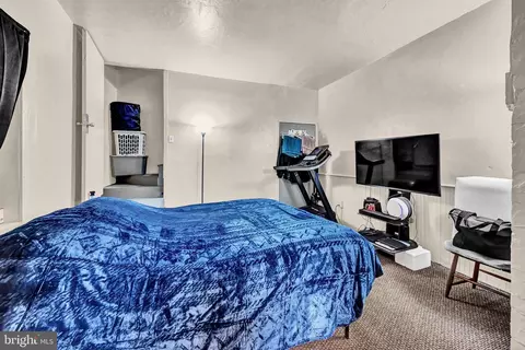 Bedroom - 131 E 133 E Chestnut St, Hanover, PA 17331 photo 7 of 9