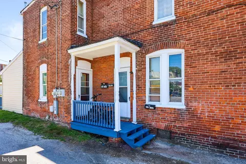 Exterior - 131 E 133 E Chestnut St, Hanover, PA 17331 photo 9 of 11