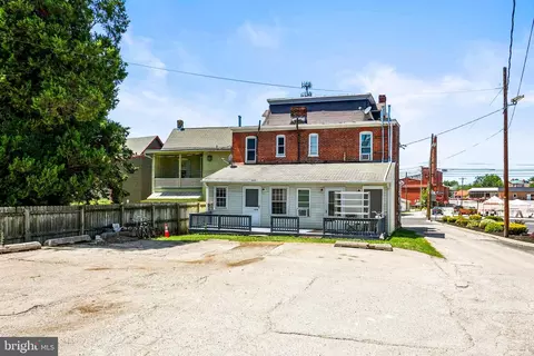 Exterior - 131 E 133 E Chestnut St, Hanover, PA 17331 photo 7 of 11