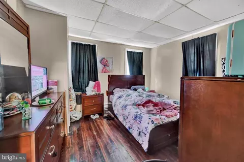 Bedroom - 131 E 133 E Chestnut St, Hanover, PA 17331 photo 6 of 9