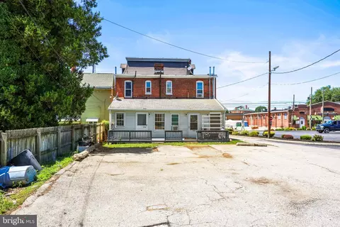 Exterior - 131 E 133 E Chestnut St, Hanover, PA 17331 photo 8 of 11