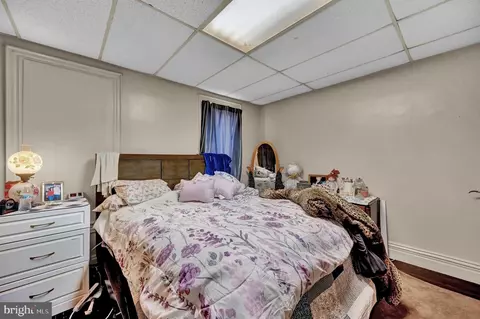 Bedroom - 131 E 133 E Chestnut St, Hanover, PA 17331 photo 4 of 9