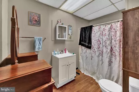 Bath - 131 E 133 E Chestnut St, Hanover, PA 17331 photo 1 of 3