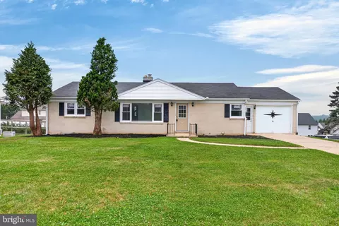 385 Manor Rd, Red Lion, PA 17356
