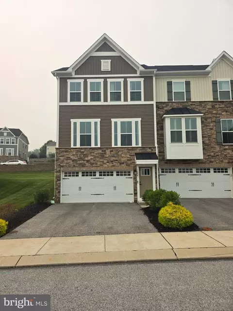 1054 Rosecroft Ln #24, York, PA 17403
