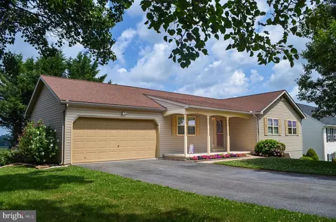 85 Chatham Ln, Red Lion, PA 17356