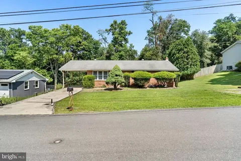 222 Oak Knoll Rd, New Cumberland, PA 17070