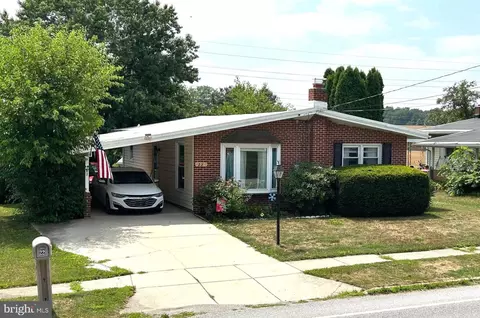 22 S Biesecker Rd, York, PA 17408