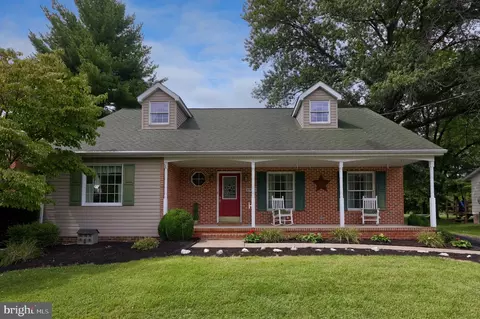 1936 Duella Ct, York, PA 17404