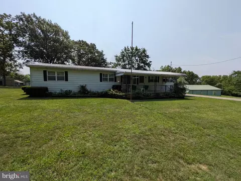 1287 W Springfield Rd, Seven Valleys, PA 17360